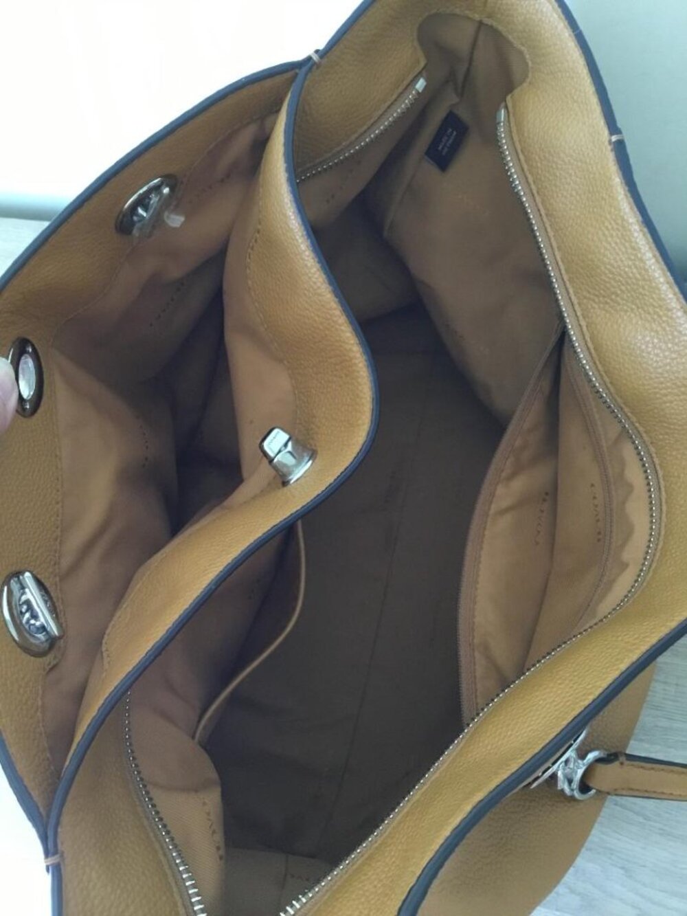 Coach Turnlock Chain Tote Bag in Tan/Light Saddle Polished Pebble Leather #56830 - Picture 4 of 13